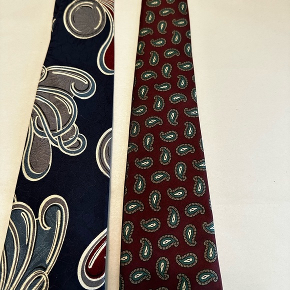 Oscar De La Renta Two Vintage Ties - Picture 2 of 10
